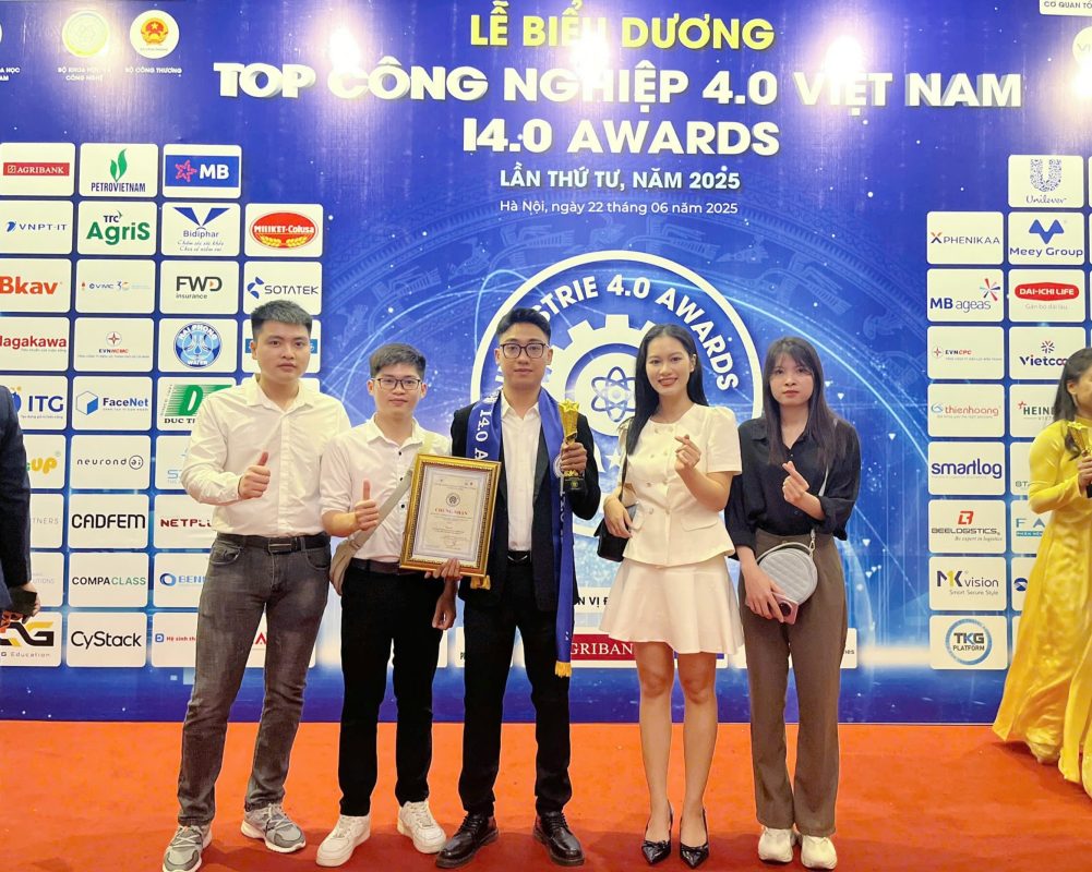 FaceNet nhận Cup và Bằng khen tại Lễ trao giải I4.0 Awards 2025